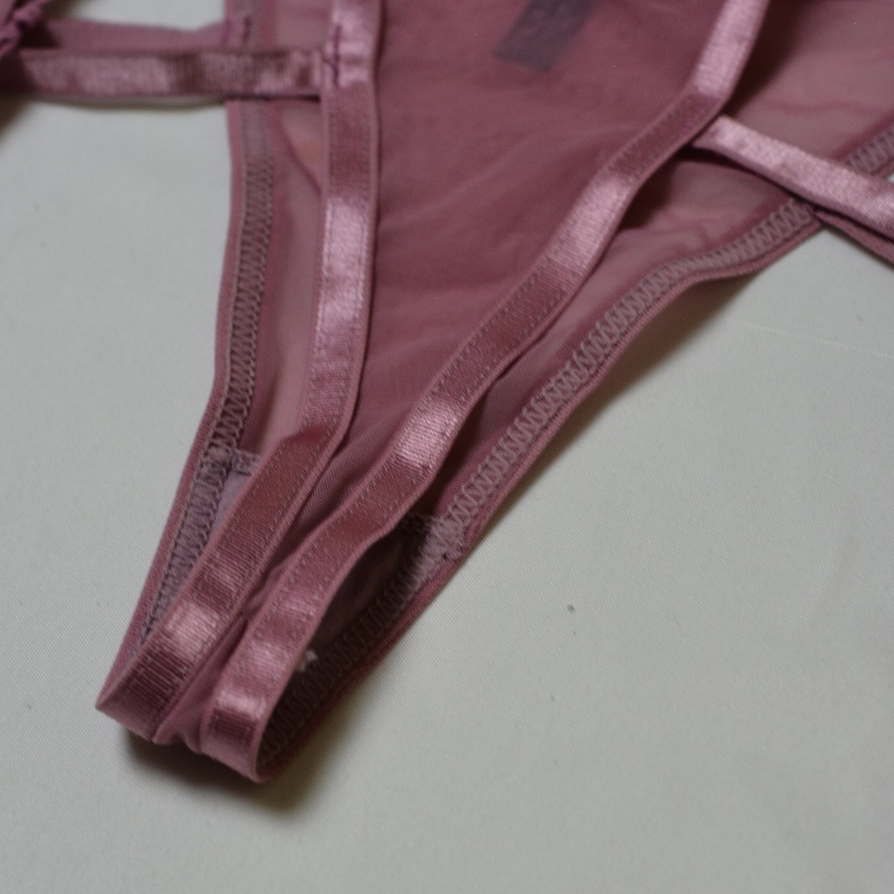 Pink Lace Garter Set - Picture 8 of 16